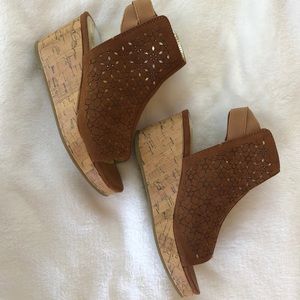 Girl’s Kenneth Cole Sling back wedge - Brown